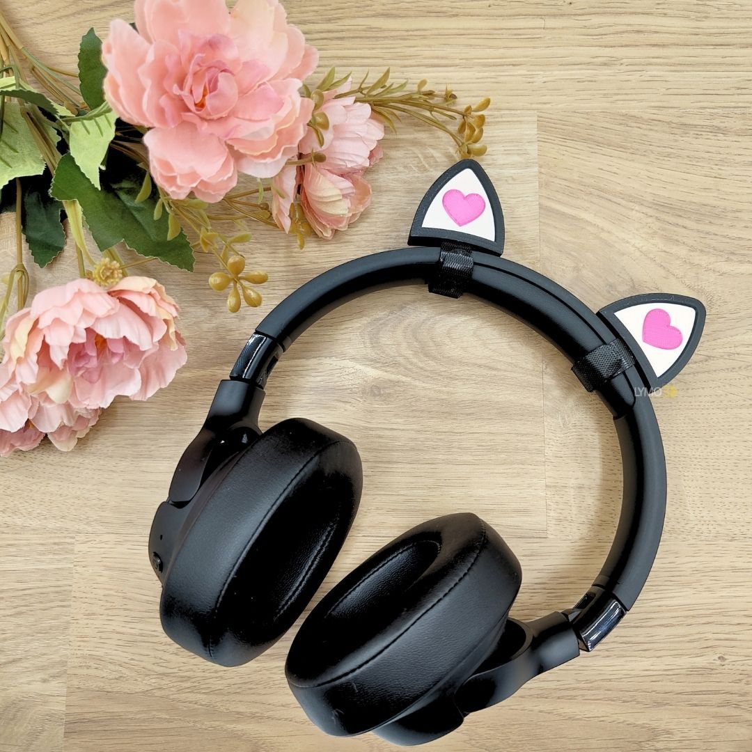 Katzenohren lieben Schwarz und Rosa