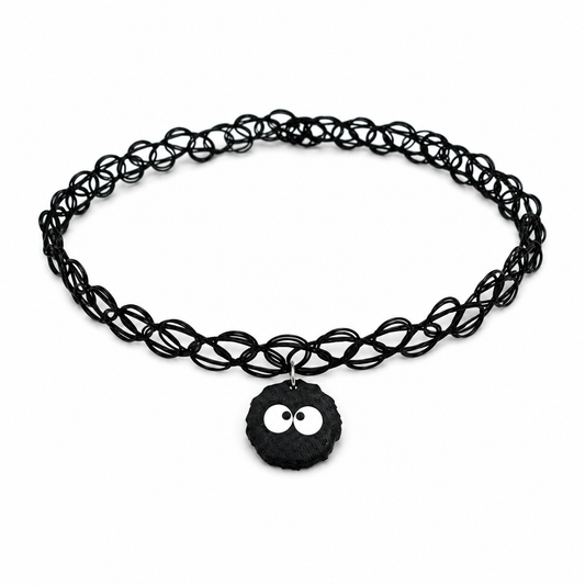 Schwarzes Halsband mit Ruß