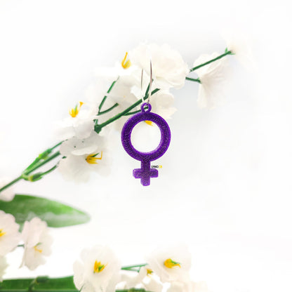 Pendientes símbolo mujer personalizables