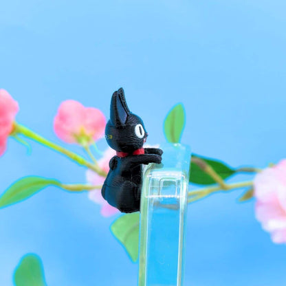Hyper-enchanted messenger cat