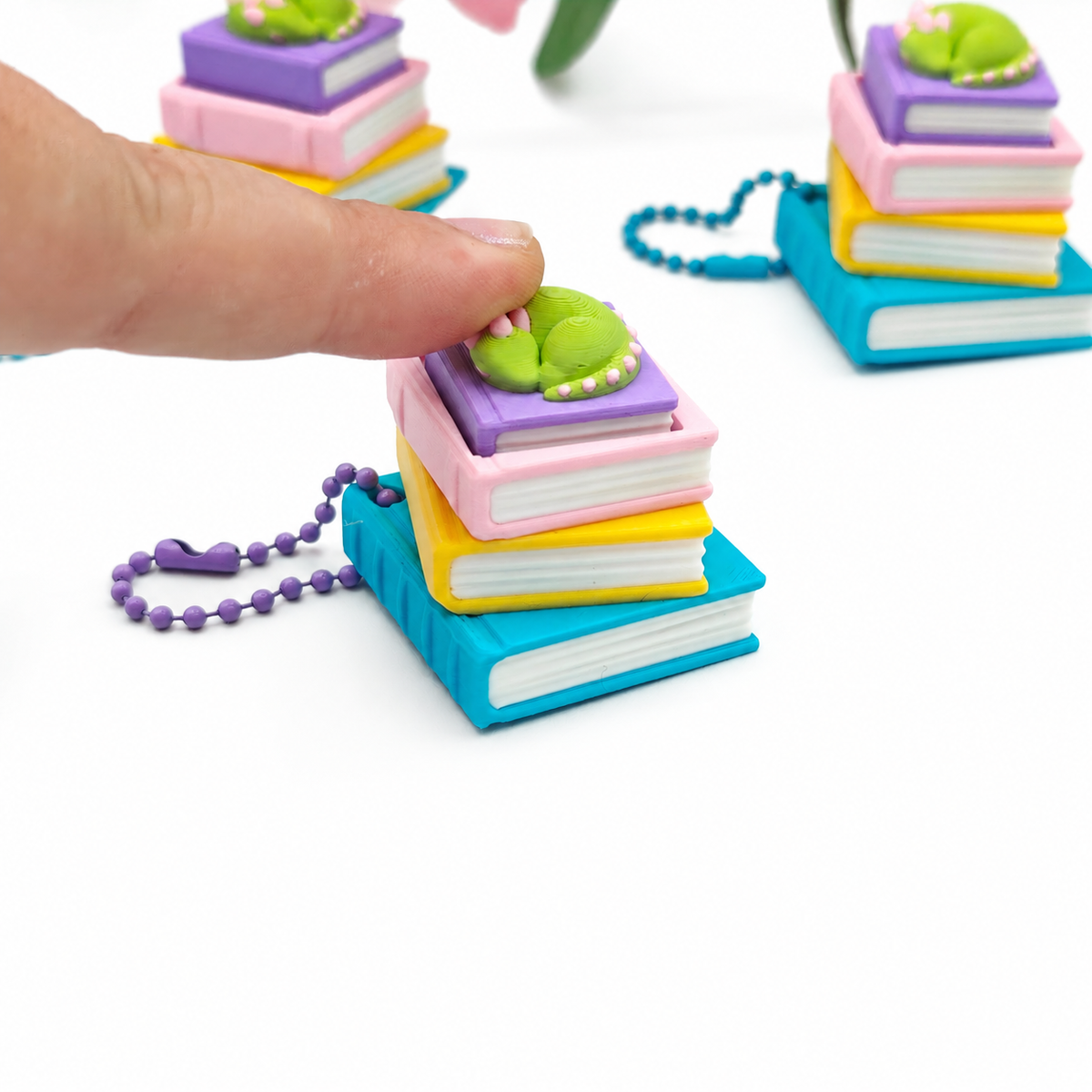Llavero clicker de libros con dragoncito