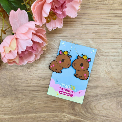 Pendientes capibara con pollito kawaii