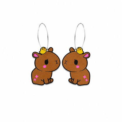 Capybara-Ohrringe mit einem süßen Küken