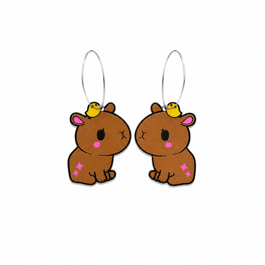 Capybara-Ohrringe mit einem süßen Küken