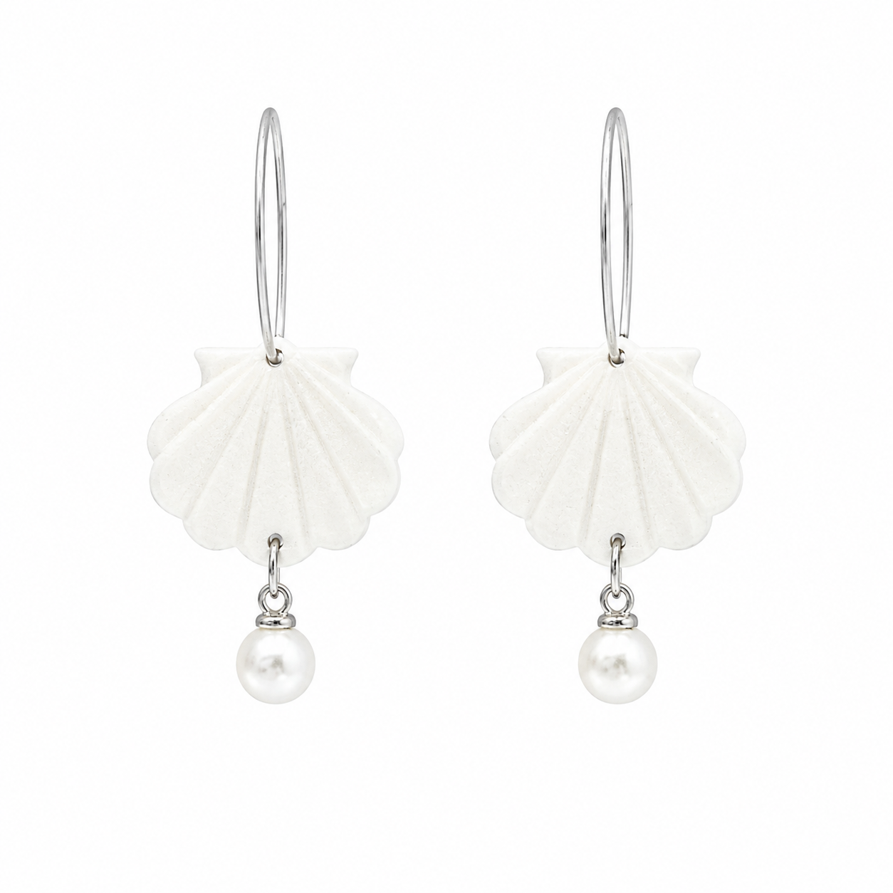 Shell earrings with cultured pearl