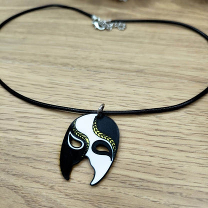 Mysteriöse Maskenohrringe